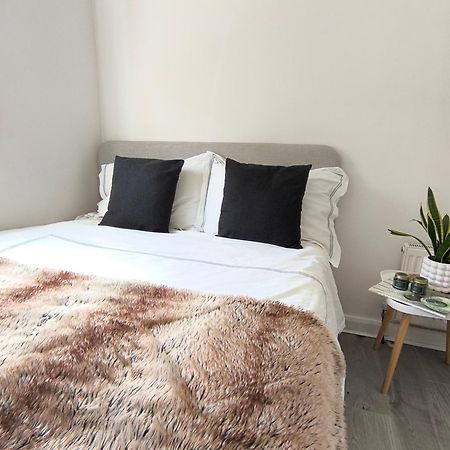 Bright Chiswick Apartment - Great Location Londres Exterior foto