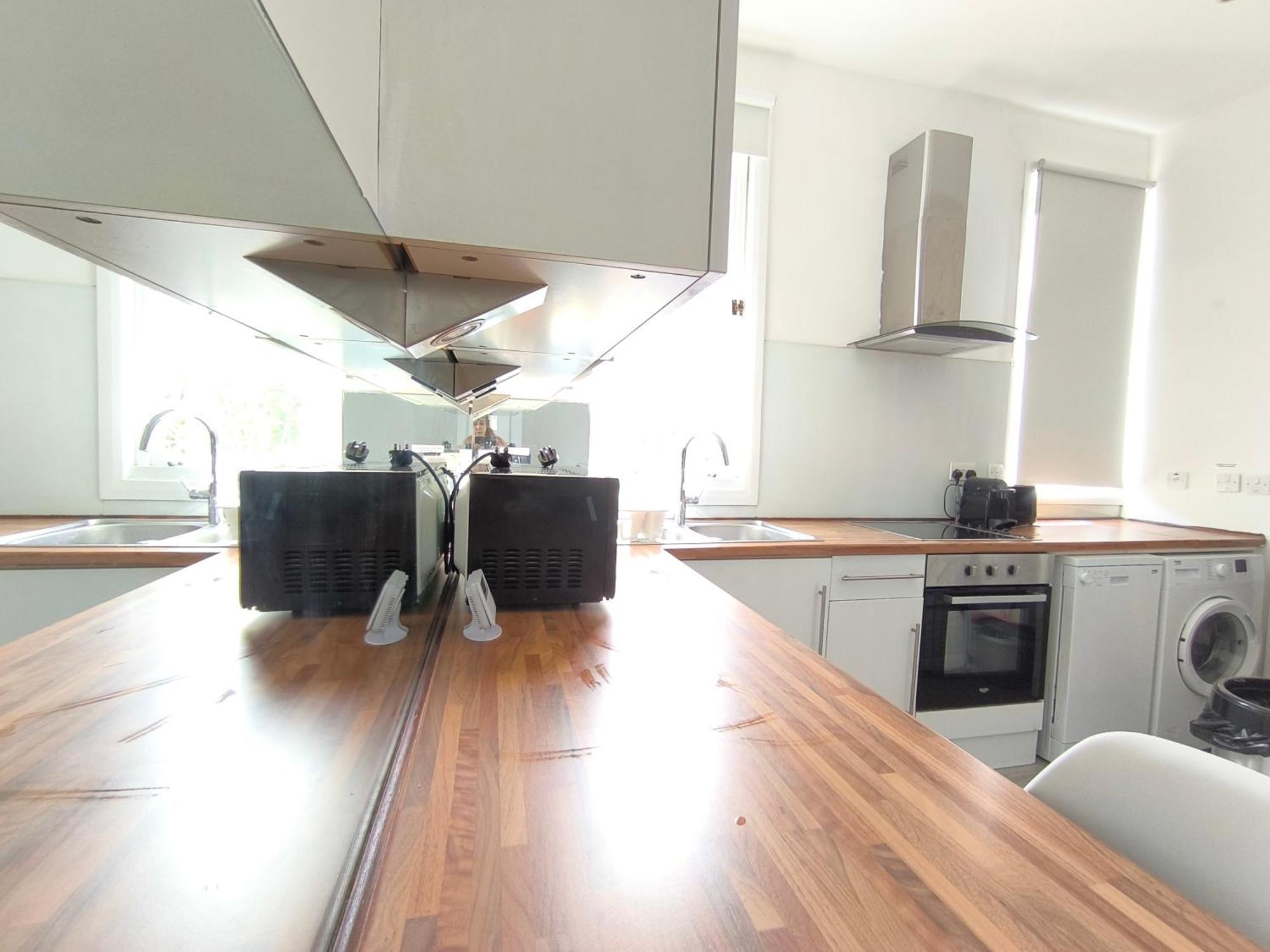 Bright Chiswick Apartment - Great Location Londres Exterior foto