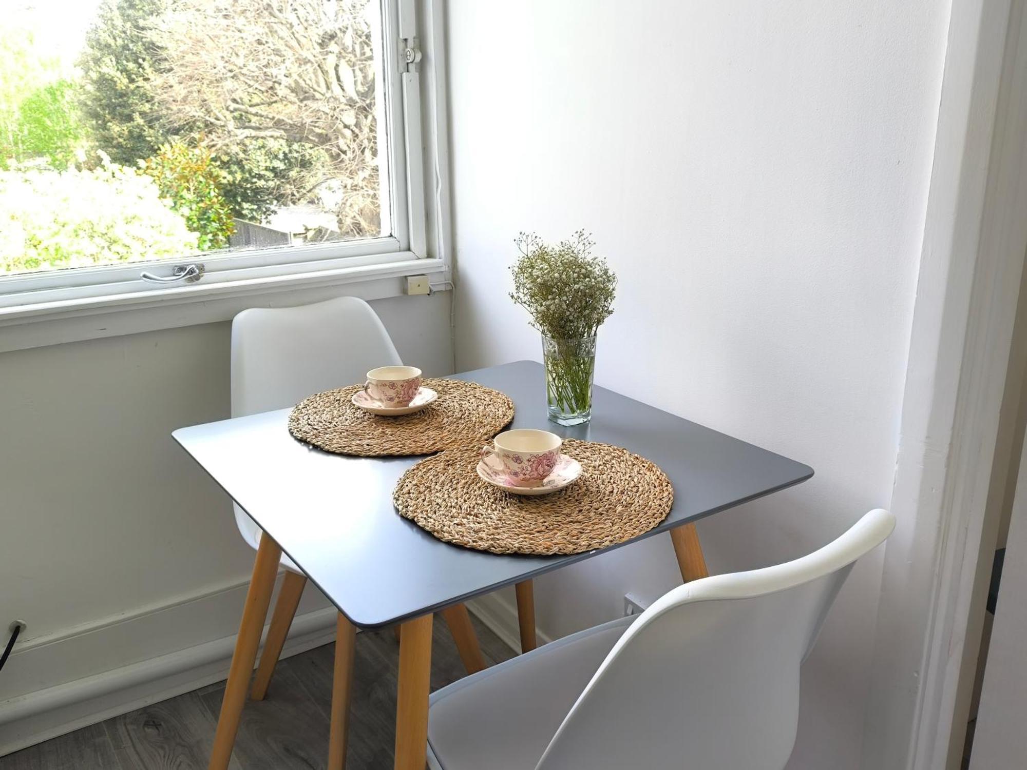 Bright Chiswick Apartment - Great Location Londres Exterior foto